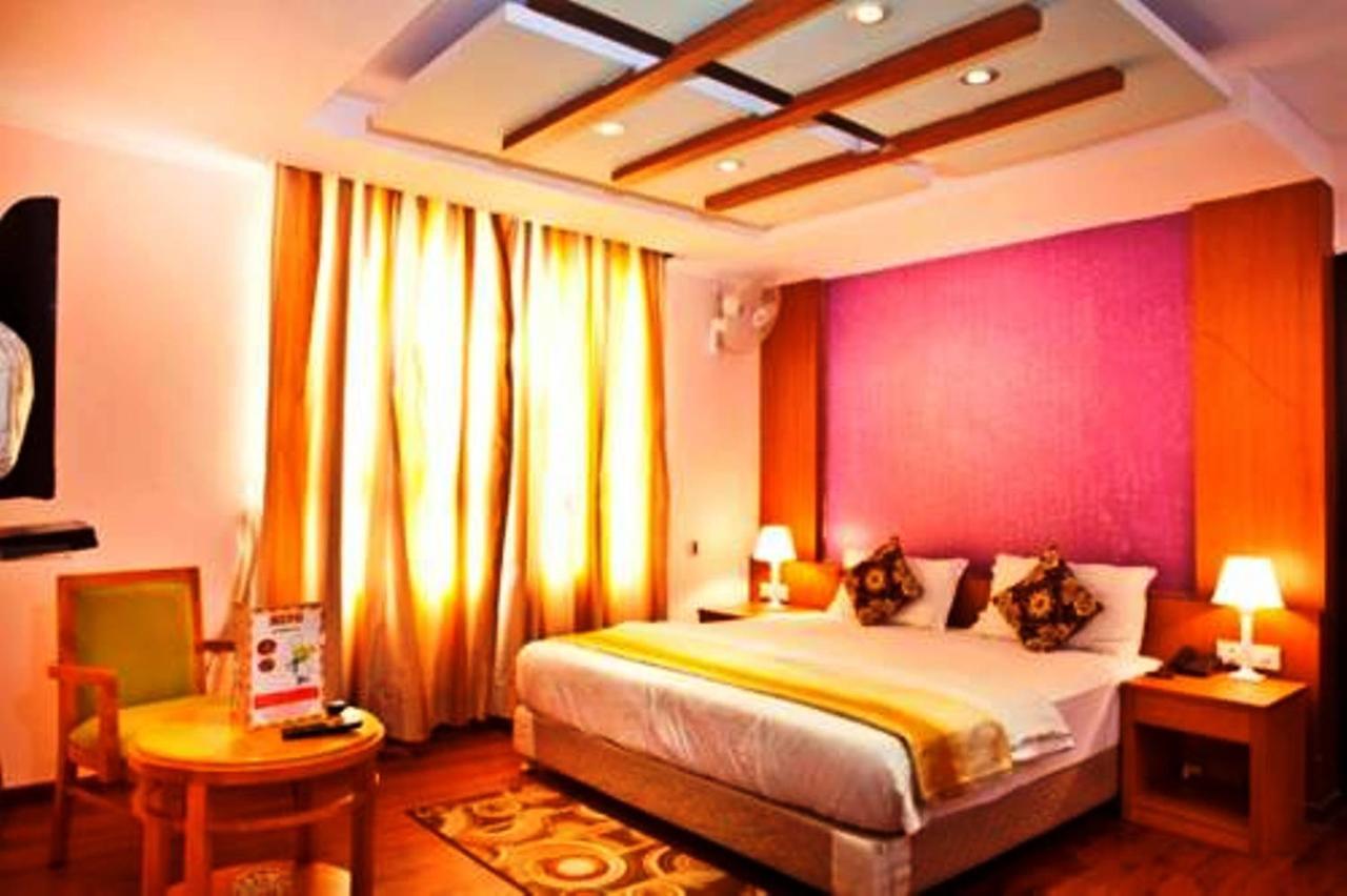 Hotel Vipul Grand Gurgaon Eksteriør billede