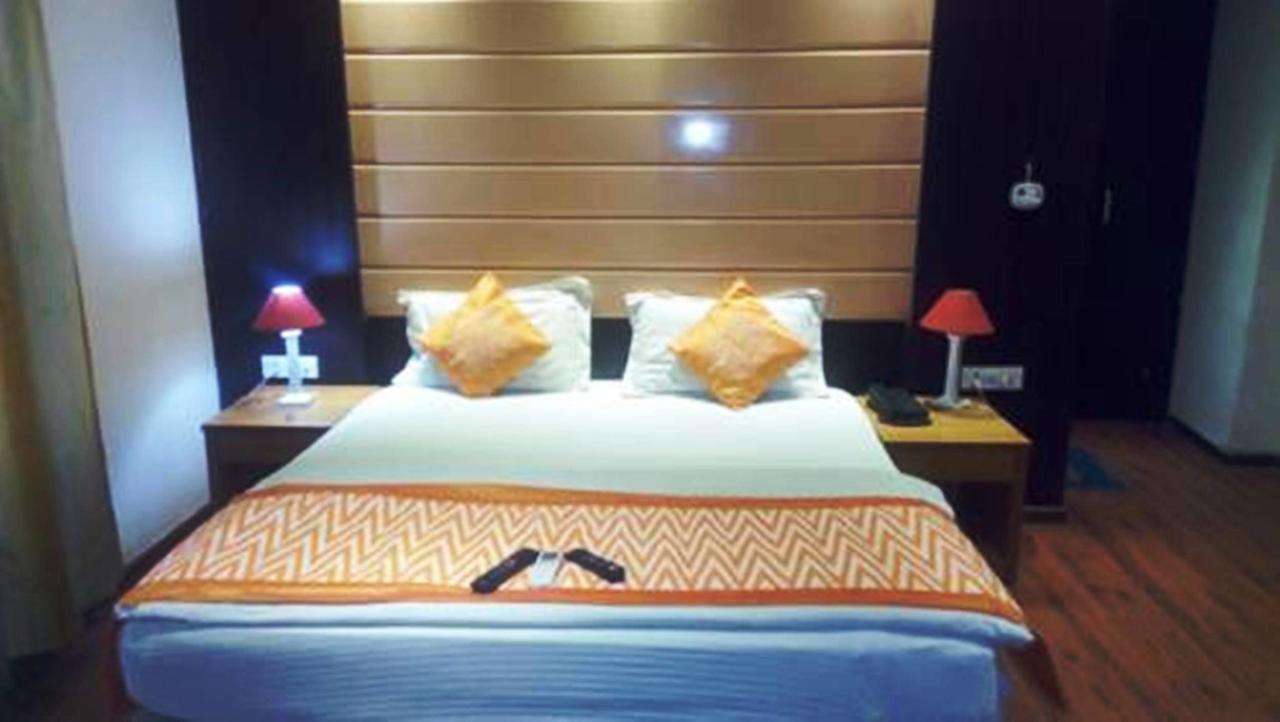 Hotel Vipul Grand Gurgaon Eksteriør billede