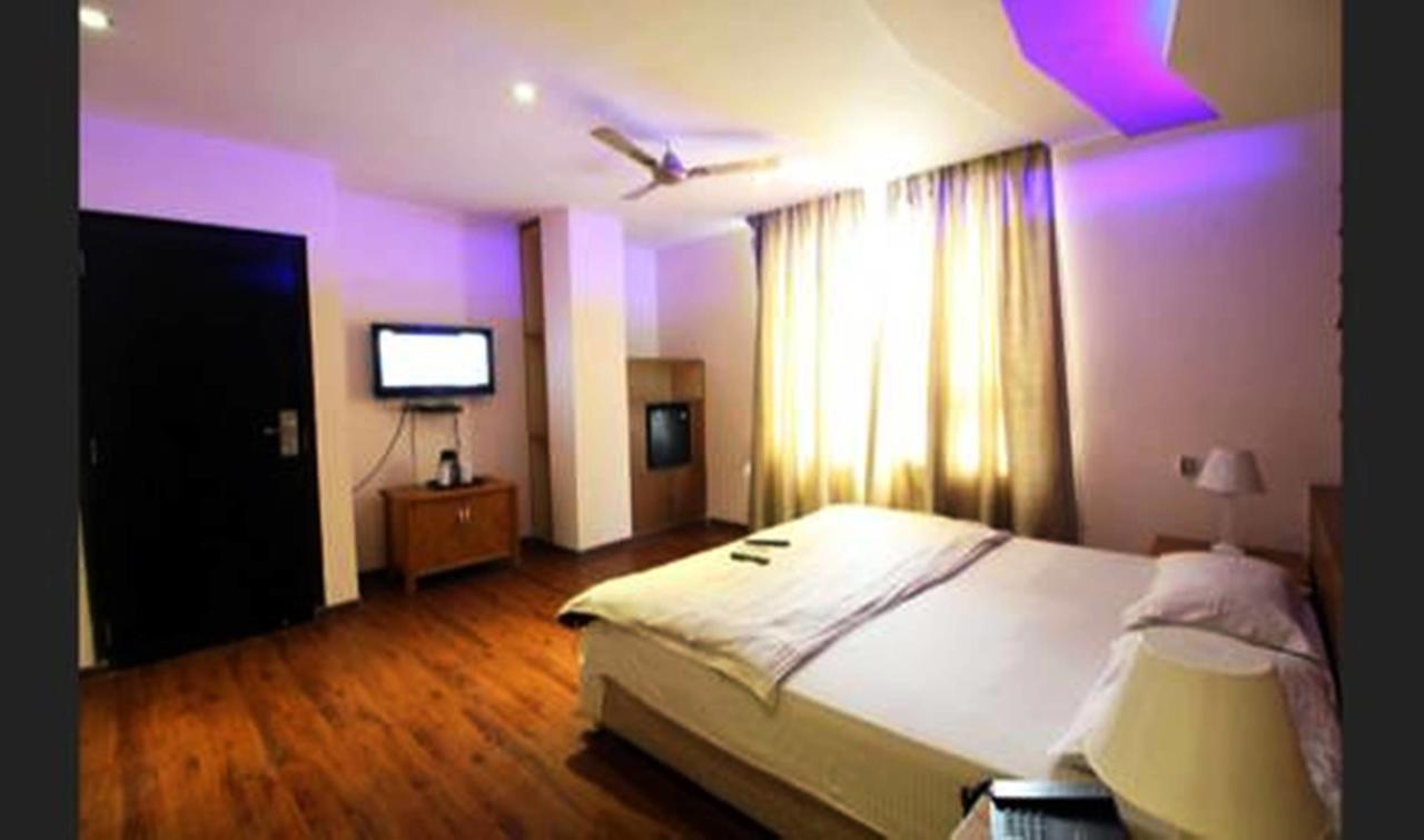 Hotel Vipul Grand Gurgaon Eksteriør billede
