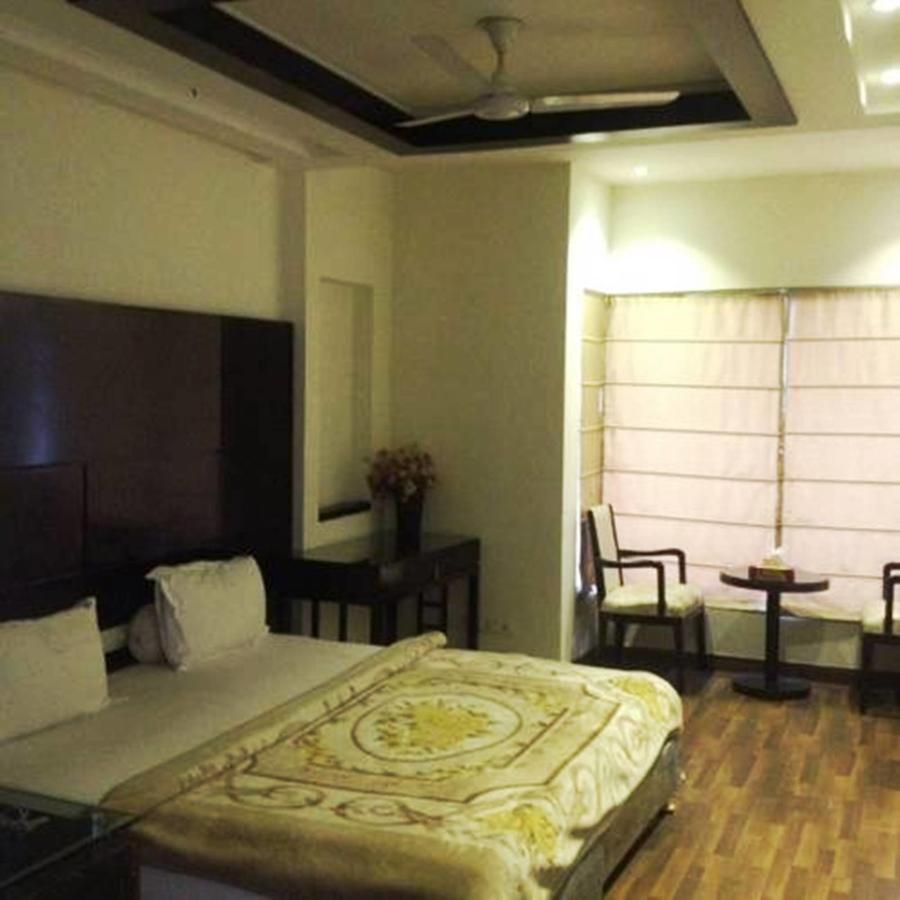 Hotel Vipul Grand Gurgaon Eksteriør billede
