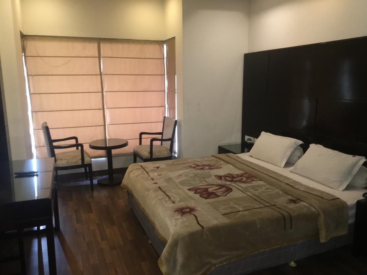 Hotel Vipul Grand Gurgaon Eksteriør billede